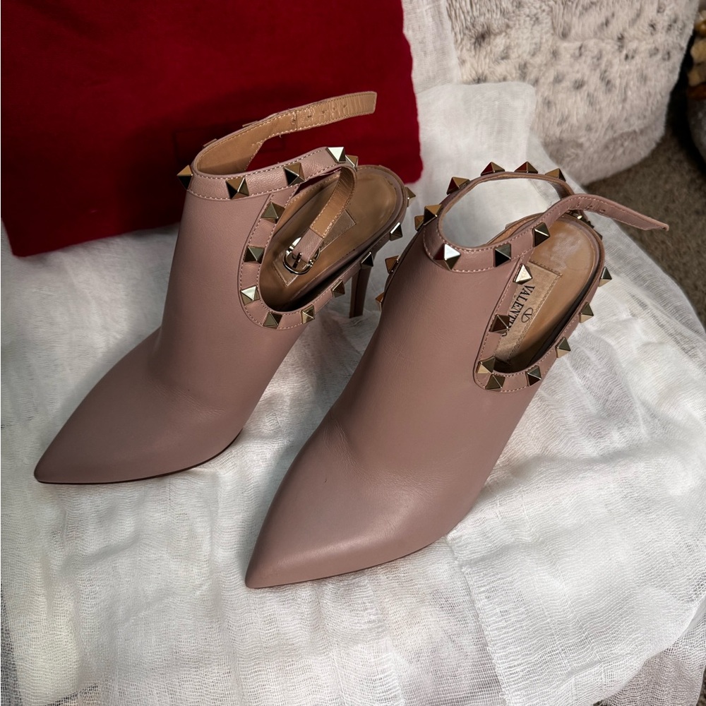 Valentino Women's Blush Pink Studded Heels